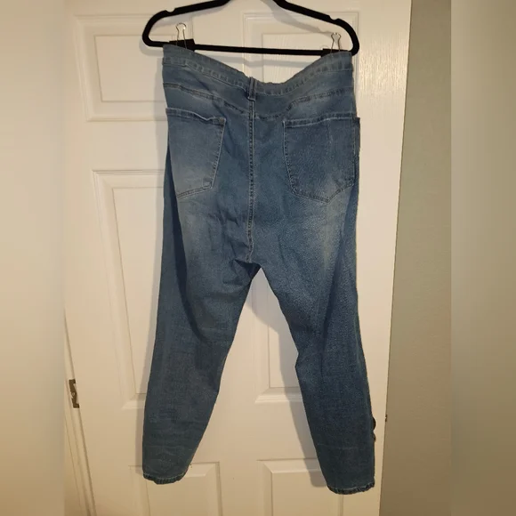 Stylish Distressed Blue Jeans - Picture 4 of 5